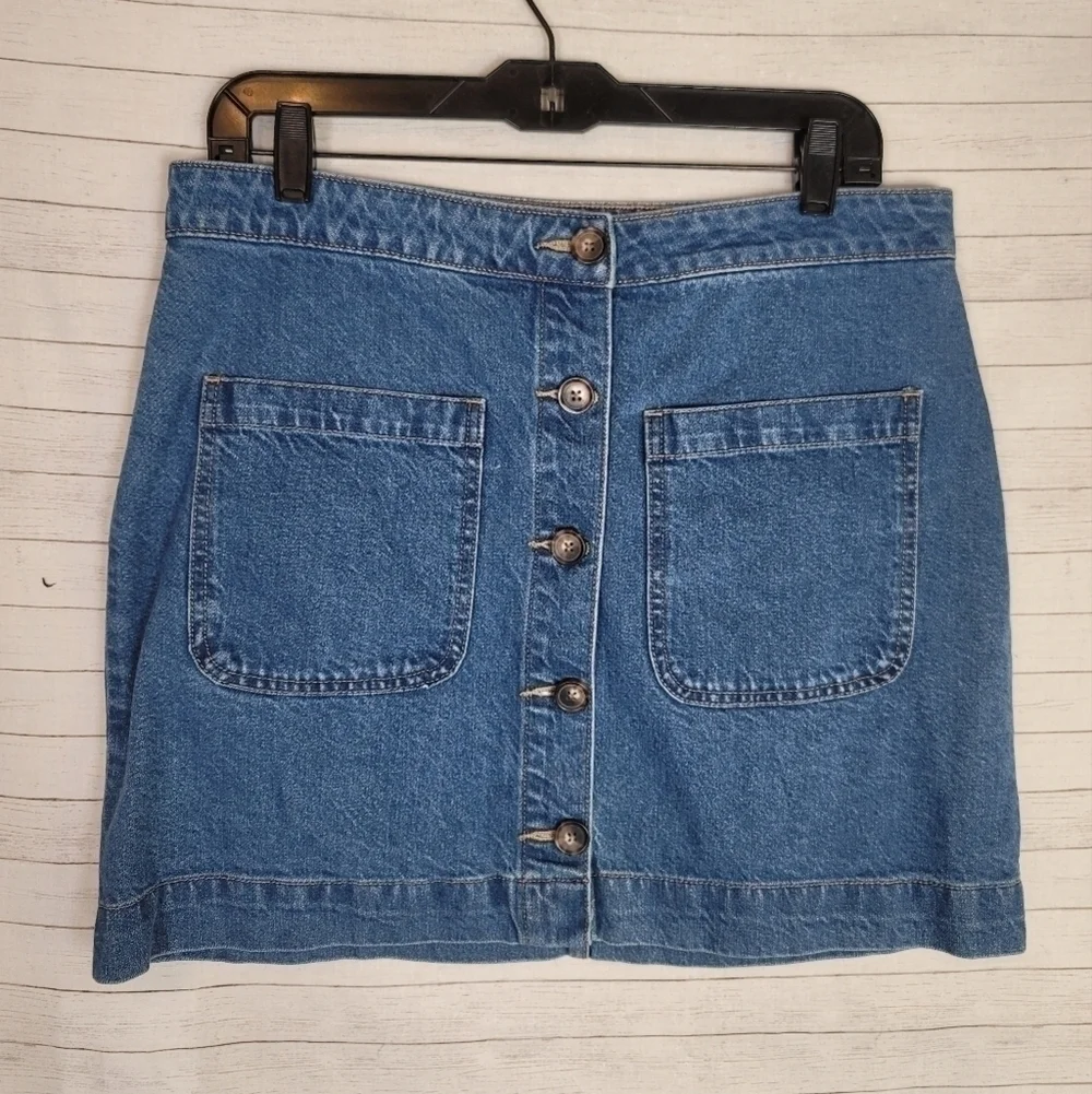 WE THE FREE FRONT POCKET BUTTON FRONT DENIM SKIRT, SZ 31
